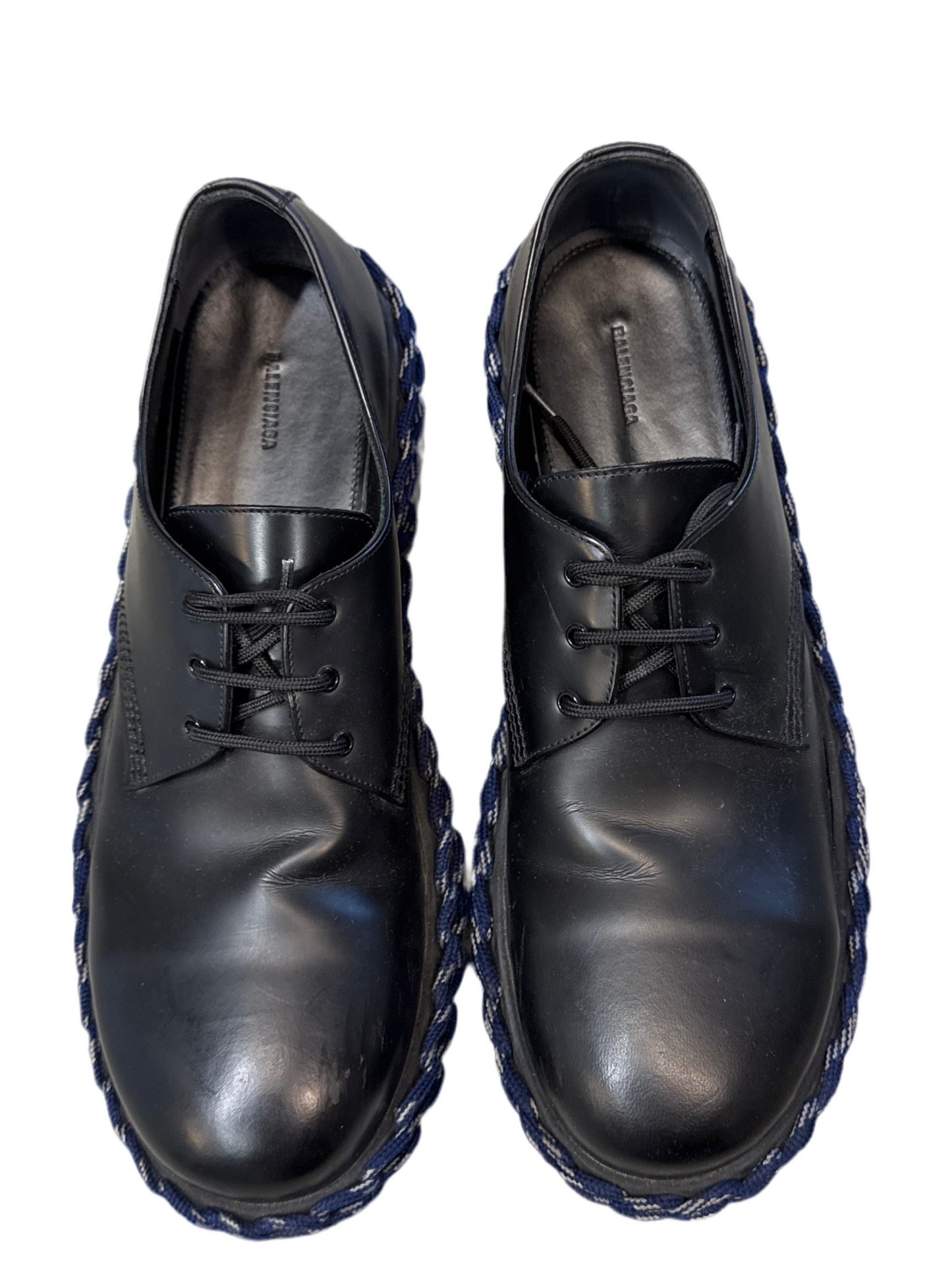 Laced shoes size 43