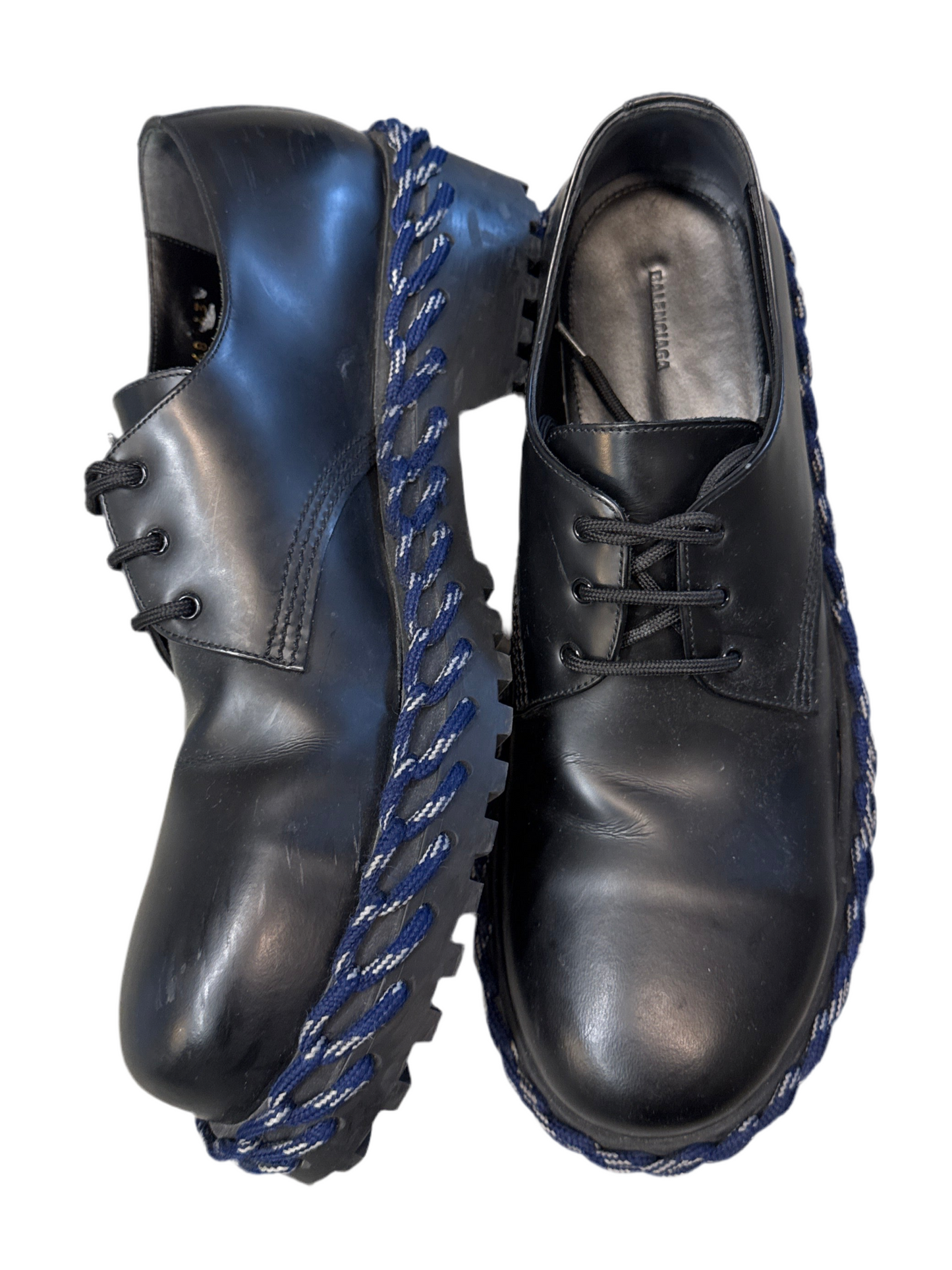 Laced shoes size 43