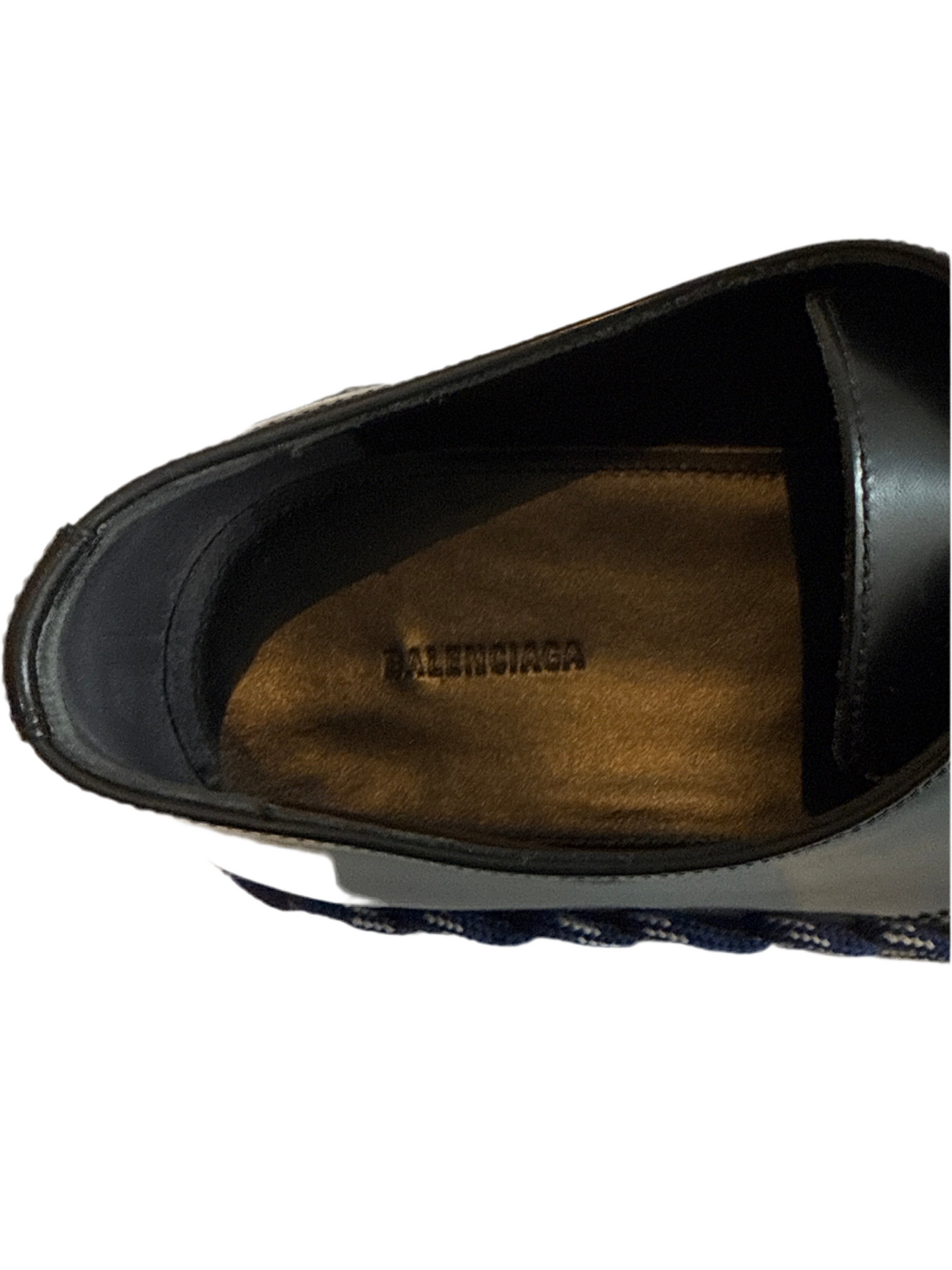 Laced shoes size 43